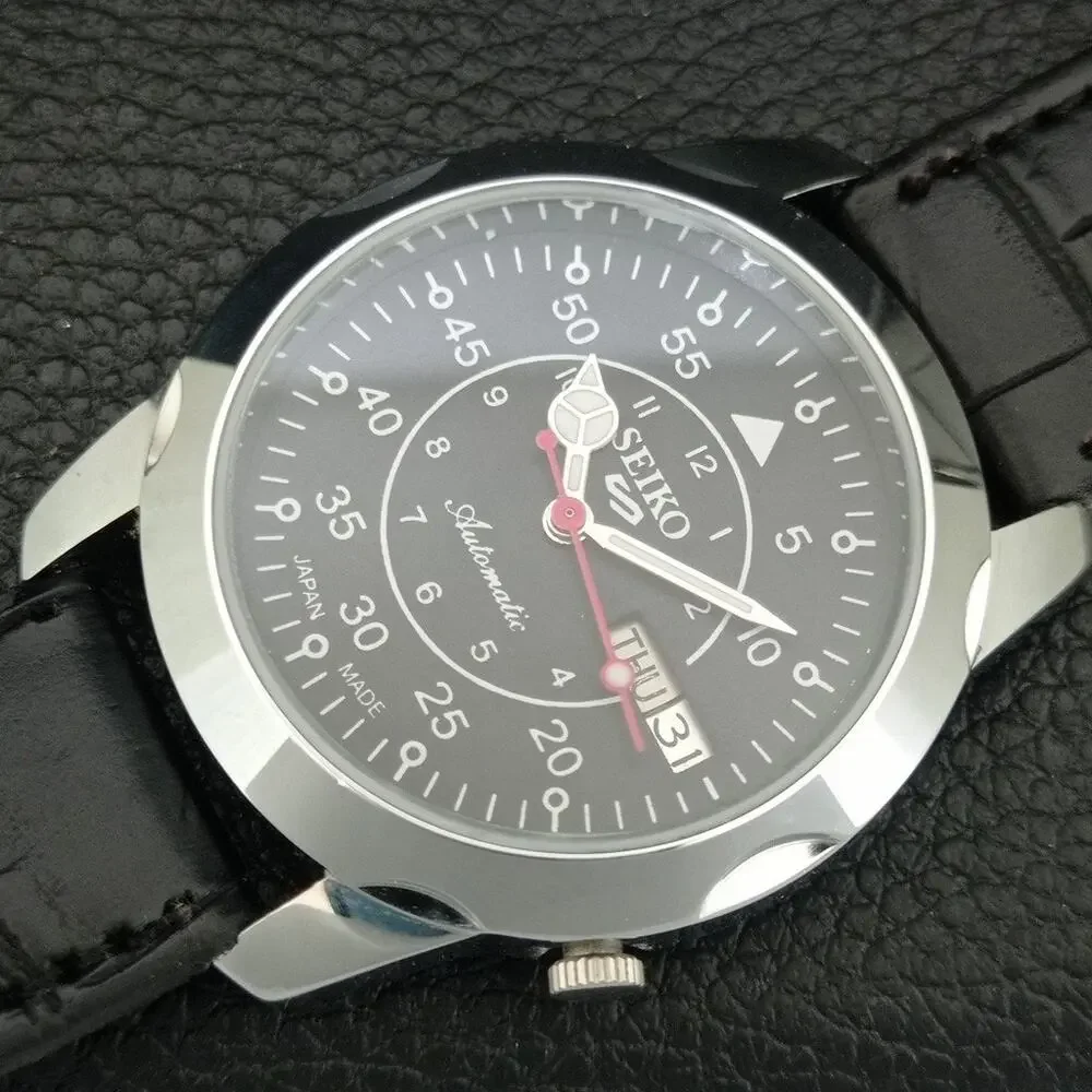Vintage 1981 Seiko Automatic Mens Silver Watch W/daydate & Red accents
